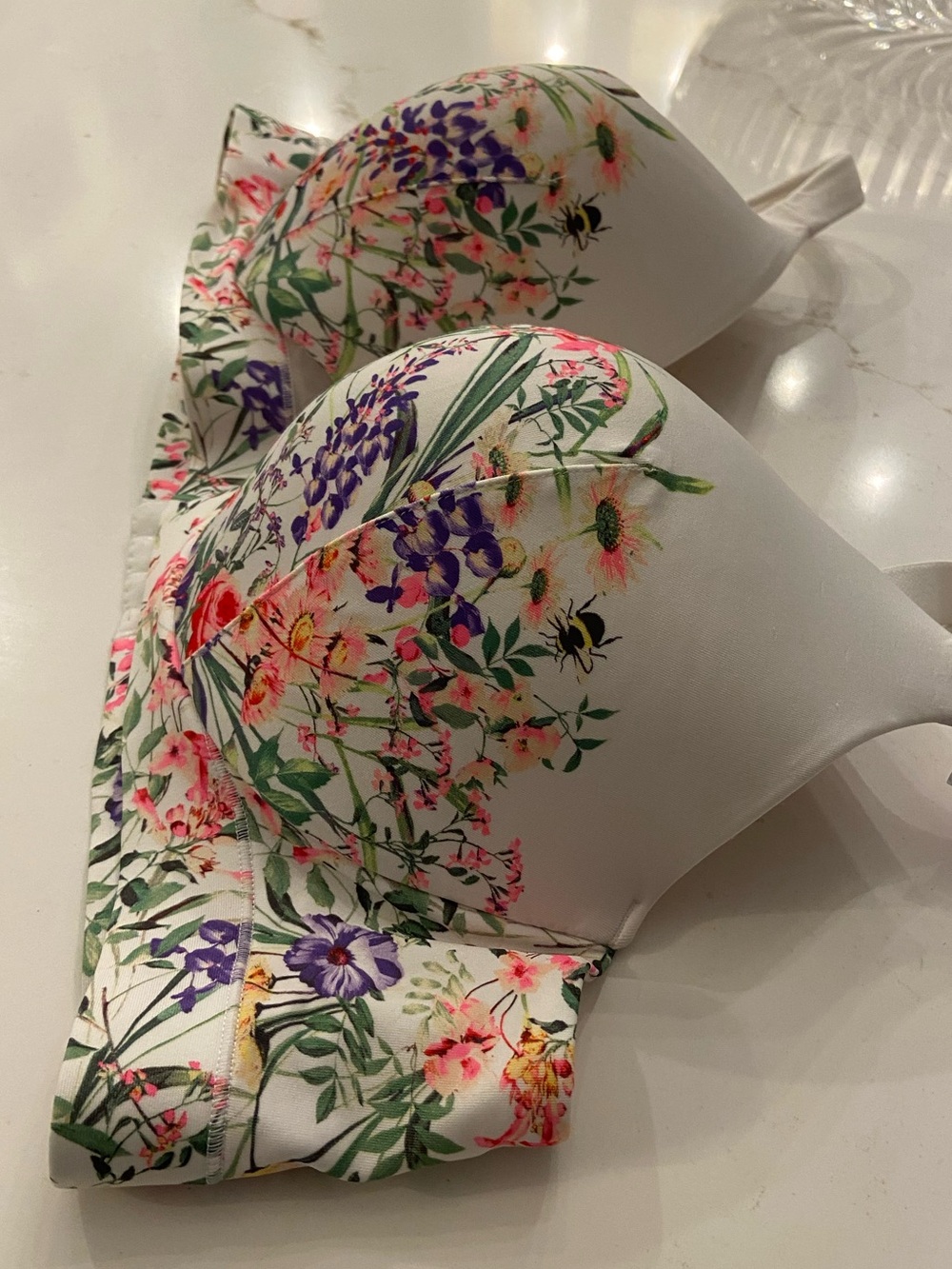 Cacique No Wire Bra Women’s Size 42 C White w/ a Multicolor Floral Design NEW